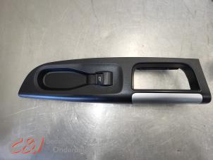 Gebruikte Ruit schakelaar elektrisch Ford Transit Connect (PJ2) 1.5 TDCi Prijs € 15,75 Margeregeling aangeboden door C&J Bedrijfsauto's & Onderdelen