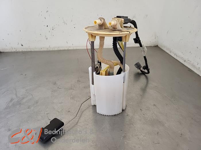 Gebruikte Tank element Pomp Renault Master III (FV) 2.3 dCi 165 16V FWD Prijs € 52,50 Margeregeling aangeboden door C&J Bedrijfsauto's & Onderdelen