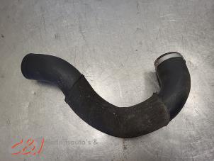 Gebruikte Intercooler Slang Ford Transit Custom 2.0 TDCi 16V Eco Blue 130 Prijs € 31,50 Margeregeling aangeboden door C&J Bedrijfsauto's & Onderdelen