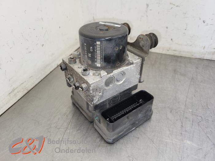 Gebruikte ABS Pomp Volkswagen Transporter/Caravelle T5 1.9 TDi Prijs € 94,50 Margeregeling aangeboden door C&J Bedrijfsauto's & Onderdelen