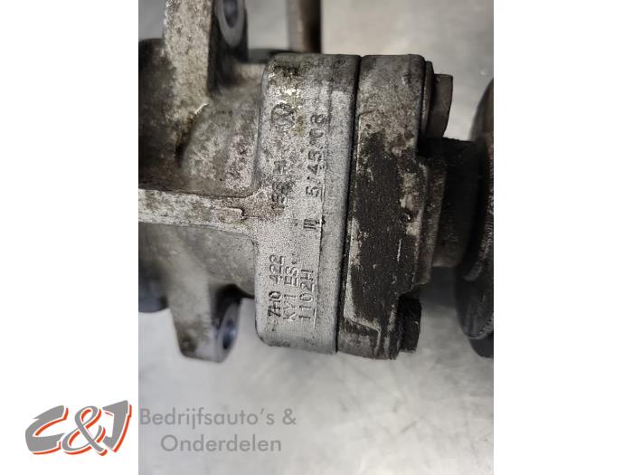 Pomp Servo van een Volkswagen Transporter T5 2.5 TDi PF 2009