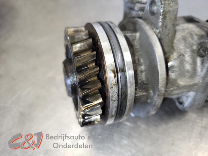 Pomp Servo van een Volkswagen Transporter T5 2.5 TDi PF 2009