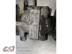 Pomp Servo van een Volkswagen Transporter T5 2.5 TDi PF 2009