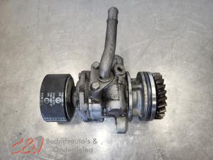 Gebruikte Servopomp Volkswagen Transporter T5 2.5 TDi PF Prijs € 105,00 Margeregeling aangeboden door C&J Bedrijfsauto's & Onderdelen