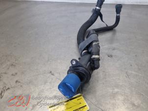 Gebruikte Vulpijp ad-blue tank Volkswagen Transporter T6 2.0 TDI 150 Prijs € 52,50 Margeregeling aangeboden door C&J Bedrijfsauto's & Onderdelen