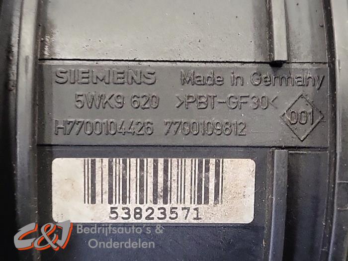 Luchtmassameter van een Opel Vivaro 1.9 DI 2004