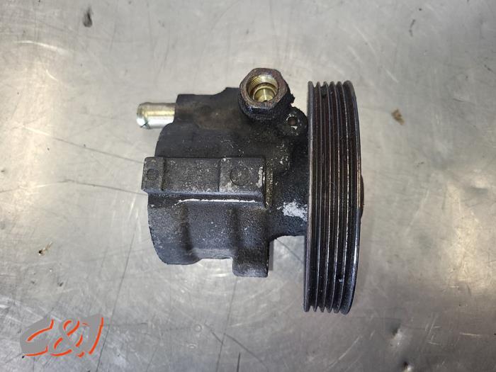 Gebruikte Pomp Servo Opel Vivaro 1.9 DI Prijs € 35,70 Margeregeling aangeboden door C&J Bedrijfsauto's & Onderdelen