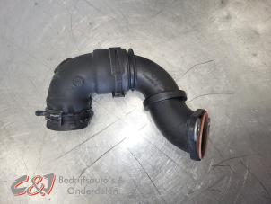 Gebruikte Intercooler Buis Opel Vivaro 1.6 CDTi BiTurbo Prijs € 21,00 Margeregeling aangeboden door C&J Bedrijfsauto's & Onderdelen