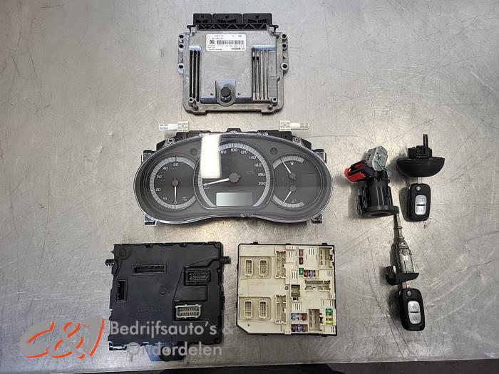 Gebruikte Kontaktslot + computer Mercedes Citan (415.7) 1.5 109 CDI Crewbus Prijs € 420,00 Margeregeling aangeboden door C&J Bedrijfsauto's & Onderdelen