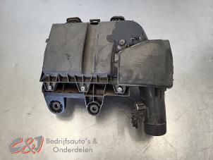 Gebruikte Luchtfilterhuis Peugeot Partner (EA//EF/EN/EU) 1.5 BlueHDi 130 Prijs € 31,50 Margeregeling aangeboden door C&J Bedrijfsauto's & Onderdelen