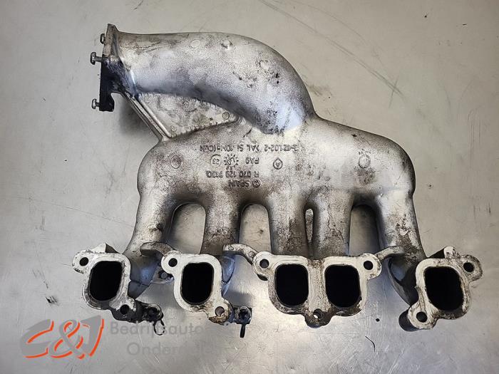 Gebruikte Inlaatspruitstuk Volkswagen Transporter T5 2.5 TDi PF Prijs € 36,75 Margeregeling aangeboden door C&J Bedrijfsauto's & Onderdelen