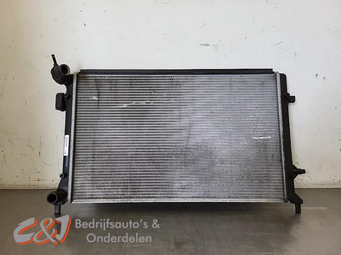 Gebruikte Radiateur Volkswagen Caddy III (2KA,2KH,2CA,2CH) 2.0 SDI Prijs € 21,00 Margeregeling aangeboden door C&J Bedrijfsauto's & Onderdelen
