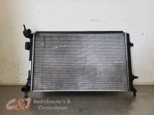 Gebruikte Radiateur Volkswagen Caddy III (2KA,2KH,2CA,2CH) 2.0 SDI Prijs € 26,25 Margeregeling aangeboden door C&J Bedrijfsauto's & Onderdelen