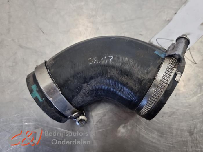 Gebruikte Intercooler Slang Volkswagen Transporter T6 2.0 TDI 150 Prijs € 18,38 Margeregeling aangeboden door C&J Bedrijfsauto's & Onderdelen