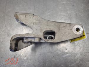 Gebruikte Motorrubber Volkswagen Transporter T6 2.0 TDI 150 Prijs € 31,50 Margeregeling aangeboden door C&J Bedrijfsauto's & Onderdelen