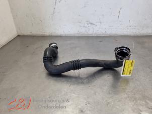 Gebruikte Intercooler Buis Renault Master III (MA/MB/MC/MD/MH/MF/MG/MH) 2.3 dCi 16V Prijs € 47,25 Margeregeling aangeboden door C&J Bedrijfsauto's & Onderdelen