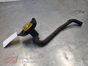 Gebruikte Olie vulpijp Renault Master III (MA/MB/MC/MD/MH/MF/MG/MH) 2.3 dCi 16V Prijs € 26,25 Margeregeling aangeboden door C&J Bedrijfsauto's & Onderdelen