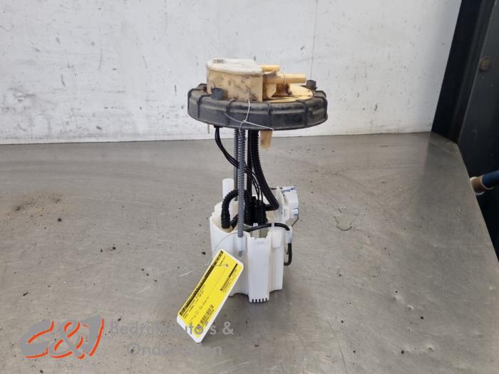 Gebruikte Tank element Pomp Opel Combo Cargo 1.6 CDTI 75 Prijs € 31,50 Margeregeling aangeboden door C&J Bedrijfsauto's & Onderdelen