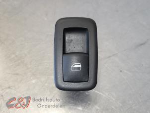 Gebruikte Elektrisch Raam Schakelaar Dodge 1500 Standard Cab (DS) 5.7 Hemi V8 4x4 Prijs € 26,25 Margeregeling aangeboden door C&J Bedrijfsauto's & Onderdelen