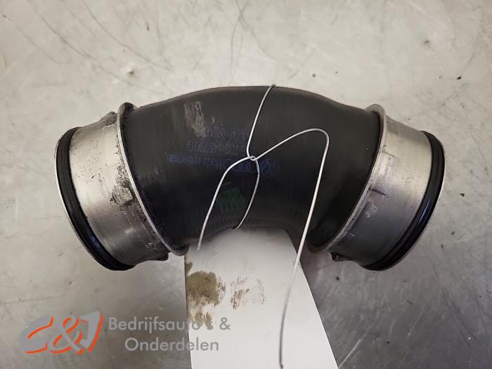 Gebruikte Intercooler Slang Volkswagen Transporter T5 1.9 TDi Prijs € 10,50 Margeregeling aangeboden door C&J Bedrijfsauto's & Onderdelen
