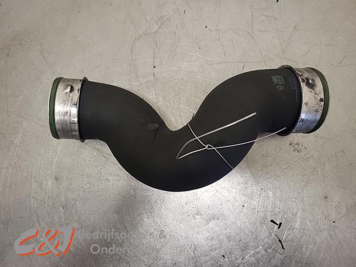 Gebruikte Intercooler Slang Volkswagen Transporter T5 1.9 TDi Prijs € 10,50 Margeregeling aangeboden door C&J Bedrijfsauto's & Onderdelen