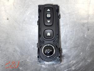 Gebruikte Bediening boordcomputer Renault Trafic (1FL/2FL/3FL/4FL) 1.6 dCi 145 Twin Turbo Prijs € 236,25 Margeregeling aangeboden door C&J Bedrijfsauto's & Onderdelen