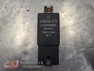 Gebruikte Gloeirelais Mercedes Vito (639.6) 3.0 120 CDI V6 24V Prijs € 15,75 Margeregeling aangeboden door C&J Bedrijfsauto's & Onderdelen