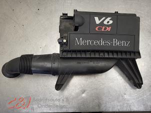 Gebruikte Luchtfilterhuis Mercedes Vito (639.6) 3.0 120 CDI V6 24V Prijs € 78,75 Margeregeling aangeboden door C&J Bedrijfsauto's & Onderdelen