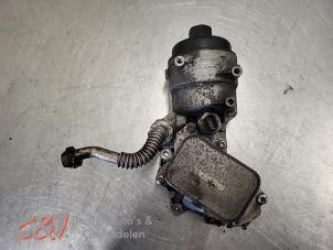 Gebruikte Oliefilterhuis Peugeot Partner (EA//EF/EN/EU) 1.5 BlueHDi 130 Prijs € 52,50 Margeregeling aangeboden door C&J Bedrijfsauto's & Onderdelen