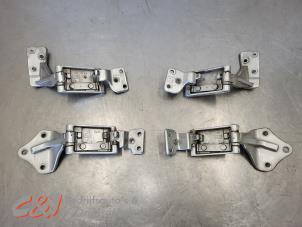 Gebruikte Scharnierset Mercedes Vito (639.6) 3.0 120 CDI V6 24V Prijs € 183,75 Margeregeling aangeboden door C&J Bedrijfsauto's & Onderdelen