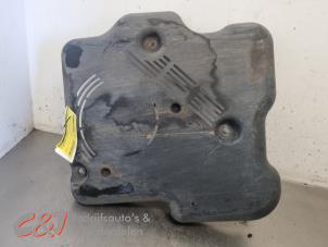 Gebruikte Beschermplaat bodem Nissan NV 400 2.3 dCi 170 16V Prijs € 26,25 Margeregeling aangeboden door C&J Bedrijfsauto's & Onderdelen