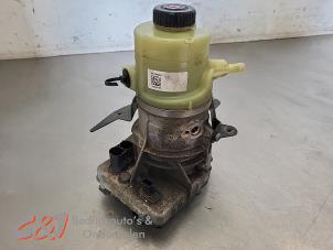 Gebruikte Servopomp Renault Trafic (1FL/2FL/3FL/4FL) 2.0 dCi 16V 130 Prijs € 288,75 Margeregeling aangeboden door C&J Bedrijfsauto's & Onderdelen
