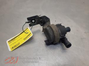 Gebruikte Extra waterpomp Renault Master III (FV) 2.3 dCi 170 16V FWD Prijs € 21,00 Margeregeling aangeboden door C&J Bedrijfsauto's & Onderdelen