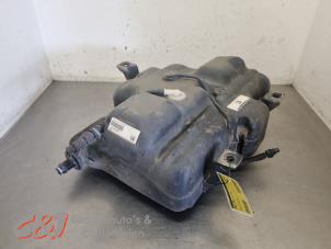 Gebruikte Adblue tank Renault Master III (FV) 2.3 dCi 170 16V FWD Prijs € 367,50 Margeregeling aangeboden door C&J Bedrijfsauto's & Onderdelen