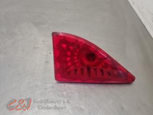 Gebruikte Extra Remlicht midden Renault Master III (FV) 2.3 dCi 125 16V FWD Prijs € 10,50 Margeregeling aangeboden door C&J Bedrijfsauto's & Onderdelen