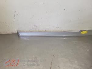 Gebruikte Sierlijst Mercedes Vito (447.6) 2.2 116 CDI 16V Prijs € 36,75 Margeregeling aangeboden door C&J Bedrijfsauto's & Onderdelen