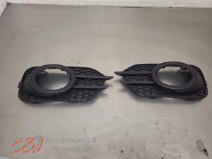 Gebruikte Afdekplaat mistlamp rechts Volkswagen Tiguan Prijs € 31,50 Margeregeling aangeboden door C&J Bedrijfsauto's & Onderdelen