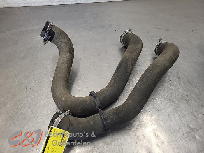 Gebruikte Intercooler Slang Peugeot Partner (EA//EF/EN/EU) 1.6 BlueHDI 75 Prijs € 10,50 Margeregeling aangeboden door C&J Bedrijfsauto's & Onderdelen