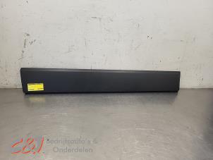 Gebruikte Sierstrip Renault Trafic (1FL/2FL/3FL/4FL) 2.0 dCi 16V 150 Prijs € 47,25 Margeregeling aangeboden door C&J Bedrijfsauto's & Onderdelen