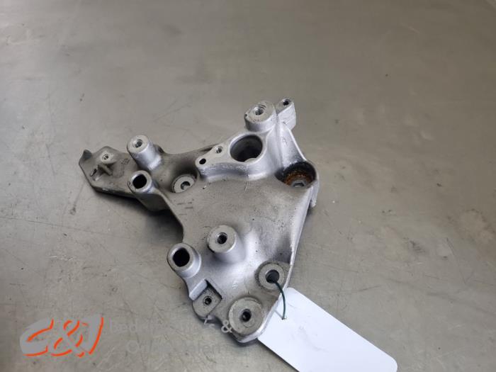 Versnellingsbak Steun van een Renault Trafic (1FL/2FL/3FL/4FL) 2.0 dCi 16V 150 2024