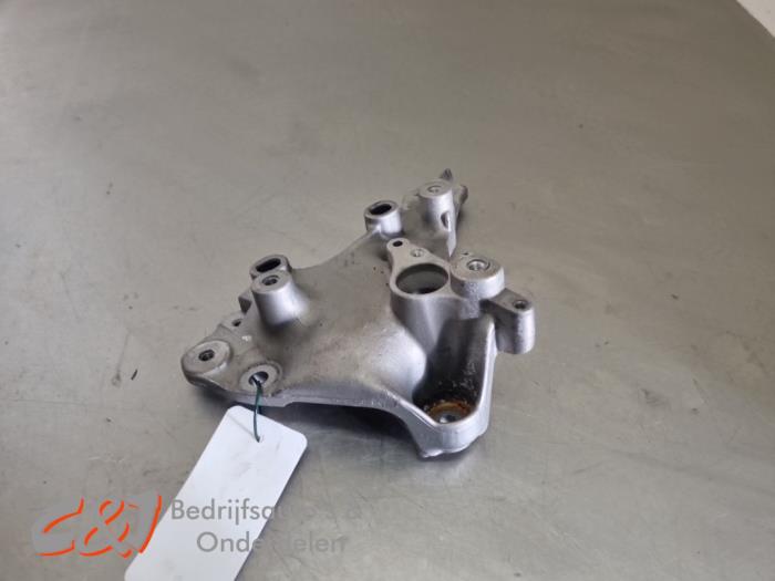 Versnellingsbak Steun van een Renault Trafic (1FL/2FL/3FL/4FL) 2.0 dCi 16V 150 2024