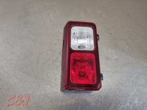 Gebruikte Mistachterlicht Renault Trafic (1FL/2FL/3FL/4FL) 2.0 dCi 16V 150 Prijs € 26,25 Margeregeling aangeboden door C&J Bedrijfsauto's & Onderdelen