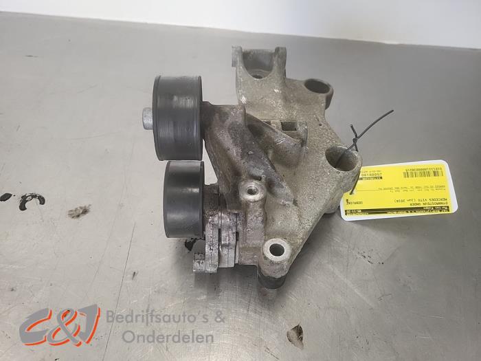 Gebruikte Dynamosteun onder Mercedes Vito (447.6) 1.6 111 CDI 16V Prijs € 15,75 Margeregeling aangeboden door C&J Bedrijfsauto's & Onderdelen