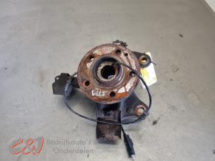 Gebruikte Fusee rechts-voor Mercedes Vito (447.6) 1.6 111 CDI 16V Prijs € 105,00 Margeregeling aangeboden door C&J Bedrijfsauto's & Onderdelen