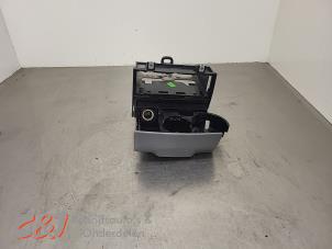 Gebruikte Bekerhouder Volkswagen Crafter 2.0 TDI 16V Prijs € 31,50 Margeregeling aangeboden door C&J Bedrijfsauto's & Onderdelen