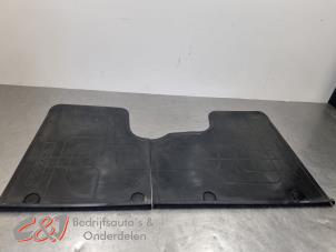 Gebruikte Matten Set Renault Trafic (1FL/2FL/3FL/4FL) 2.0 dCi 16V 130 Prijs € 26,25 Margeregeling aangeboden door C&J Bedrijfsauto's & Onderdelen
