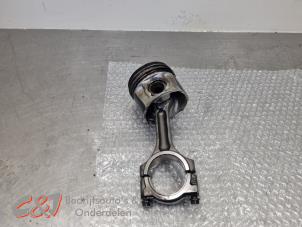 Gebruikte Zuiger Opel Vivaro 1.6 CDTi BiTurbo Prijs € 78,75 Margeregeling aangeboden door C&J Bedrijfsauto's & Onderdelen