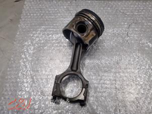 Gebruikte Zuiger Opel Vivaro 1.6 CDTi BiTurbo Prijs € 78,75 Margeregeling aangeboden door C&J Bedrijfsauto's & Onderdelen