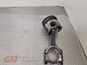 Gebruikte Zuiger Opel Vivaro 1.6 CDTi BiTurbo Prijs € 78,75 Margeregeling aangeboden door C&J Bedrijfsauto's & Onderdelen