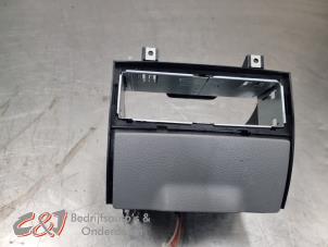 Gebruikte Bekerhouder Mercedes Sprinter 3,5t (906.73) 315 CDI 16V Prijs € 31,50 Margeregeling aangeboden door C&J Bedrijfsauto's & Onderdelen